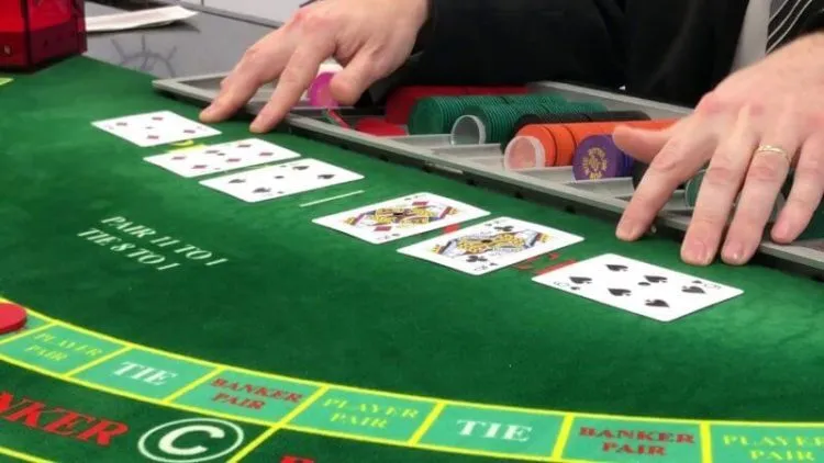 Baccarat online là game đòi hỏi tính chiến thuật cùng sự tính toán cao Baccarat online là game đòi hỏi tính chiến thuật cùng sự tính toán cao